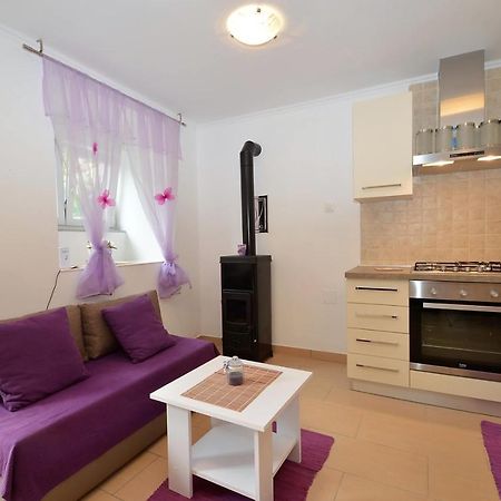 Apartment Hrasta Vrana  Exteriör bild