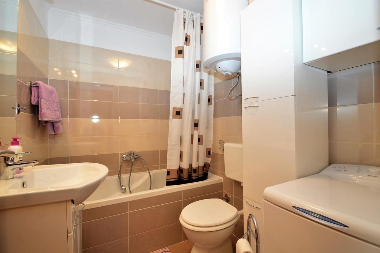 Apartment Hrasta Vrana  Exteriör bild