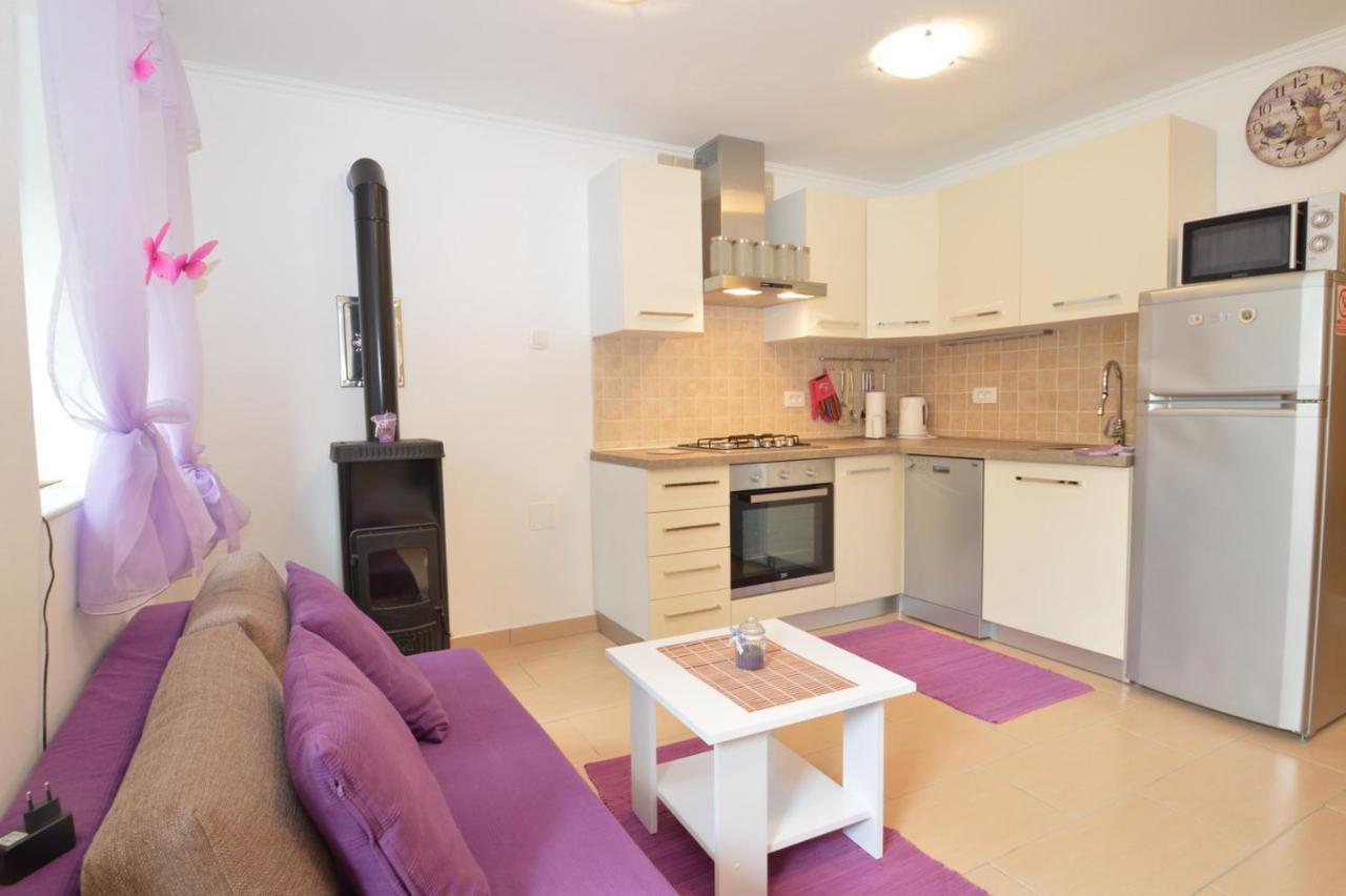 Apartment Hrasta Vrana  Exteriör bild