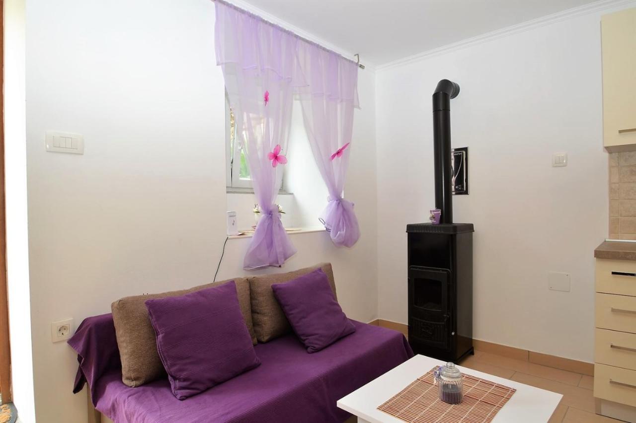 Apartment Hrasta Vrana  Exteriör bild