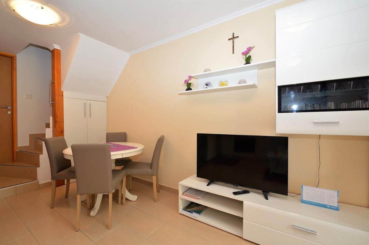 Apartment Hrasta Vrana  Exteriör bild