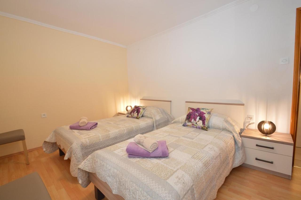Apartment Hrasta Vrana  Exteriör bild