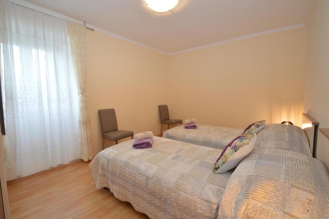 Apartment Hrasta Vrana  Exteriör bild