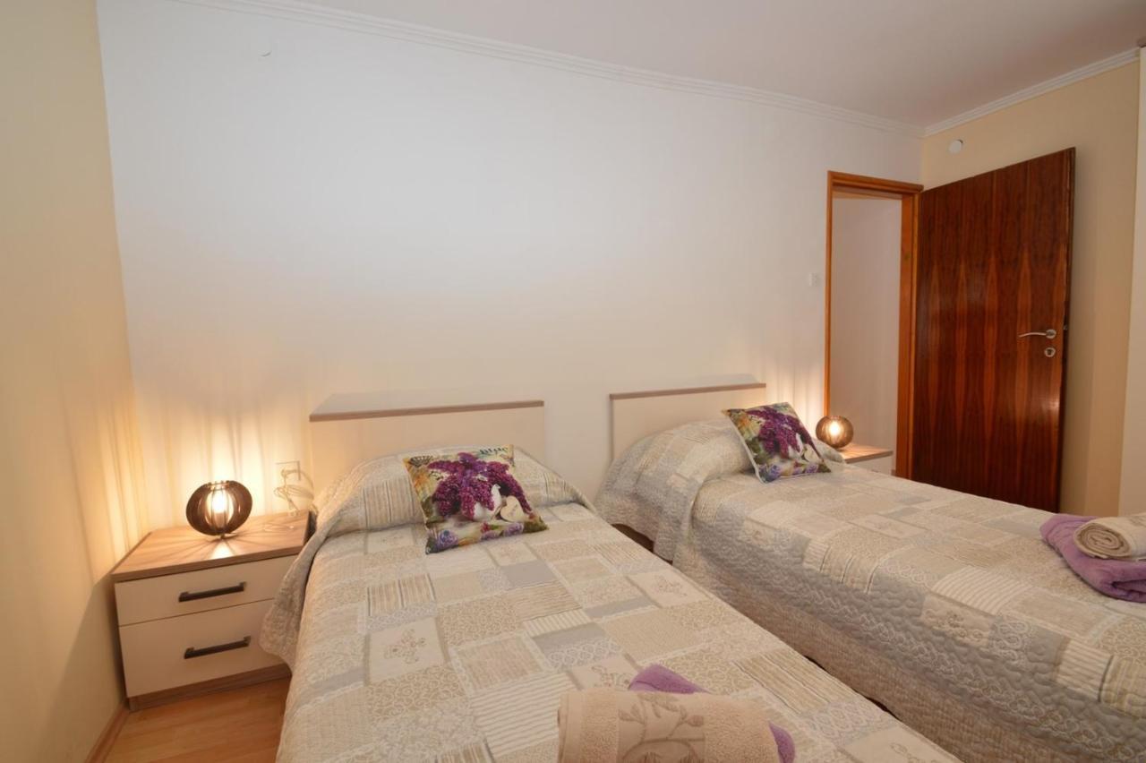 Apartment Hrasta Vrana  Exteriör bild