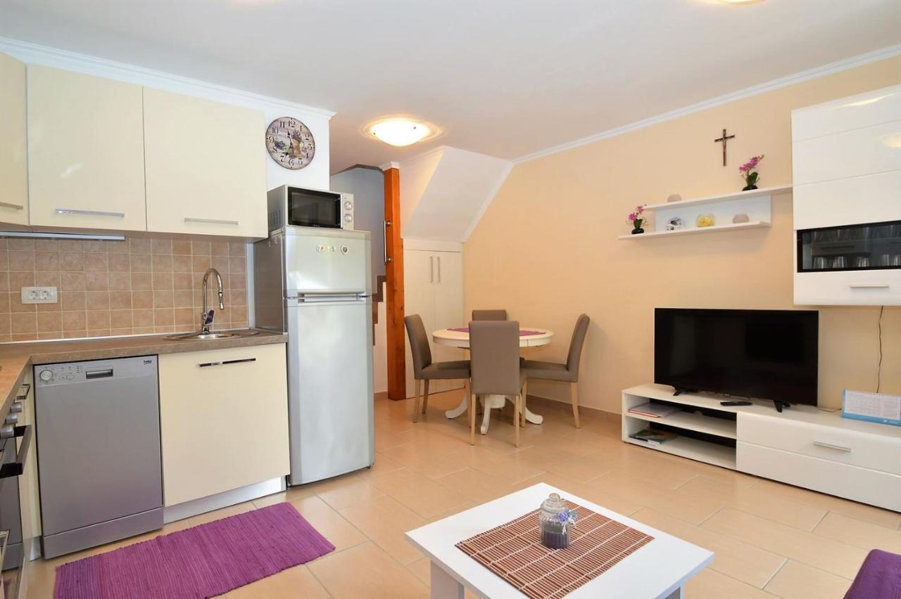 Apartment Hrasta Vrana  Exteriör bild